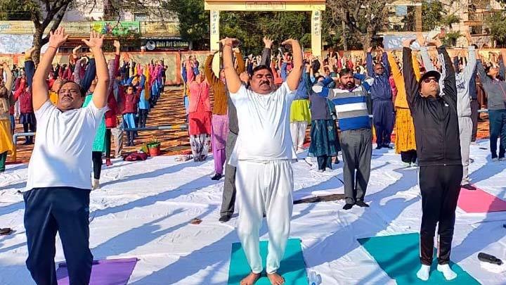 स्वास्थ्य के लिए सूर्य नमस्कार जरूर करें : कृषि मंत्री श्री पटेल